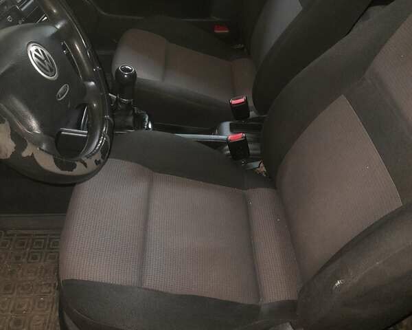 Черный Фольксваген Гольф, объемом двигателя 1.9 л и пробегом 258 тыс. км за 3900 $, фото 5 на Automoto.ua