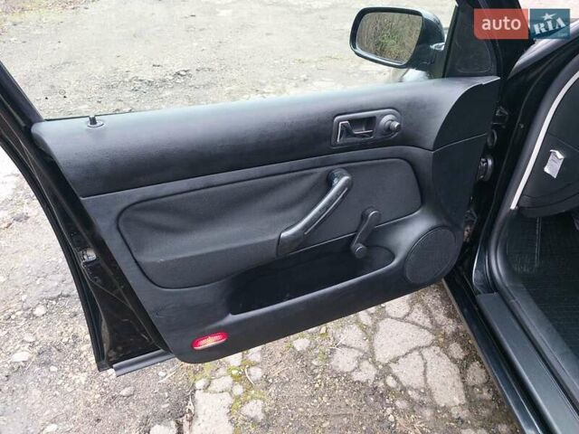 Черный Фольксваген Гольф, объемом двигателя 1.6 л и пробегом 245 тыс. км за 3950 $, фото 27 на Automoto.ua