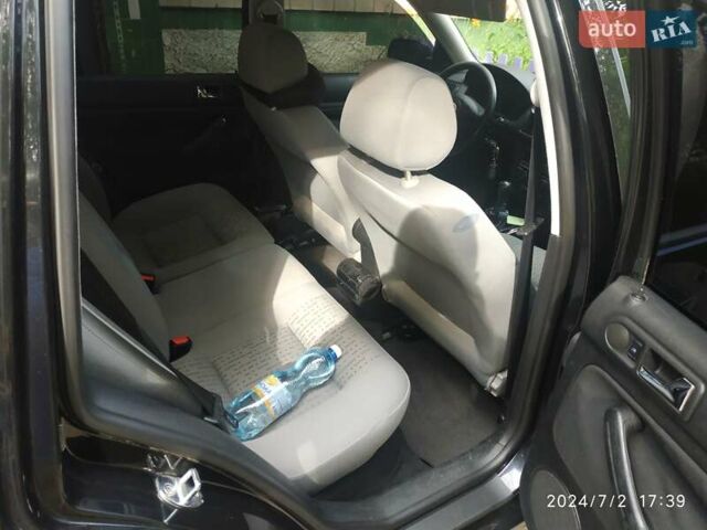 Черный Фольксваген Гольф, объемом двигателя 1.6 л и пробегом 250 тыс. км за 4300 $, фото 5 на Automoto.ua