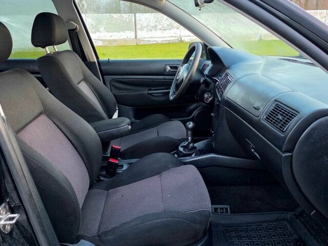 Черный Фольксваген Гольф, объемом двигателя 1.6 л и пробегом 243 тыс. км за 3550 $, фото 10 на Automoto.ua