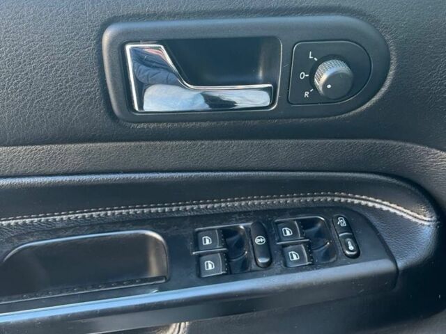 Черный Фольксваген Гольф, объемом двигателя 1.6 л и пробегом 251 тыс. км за 4200 $, фото 8 на Automoto.ua