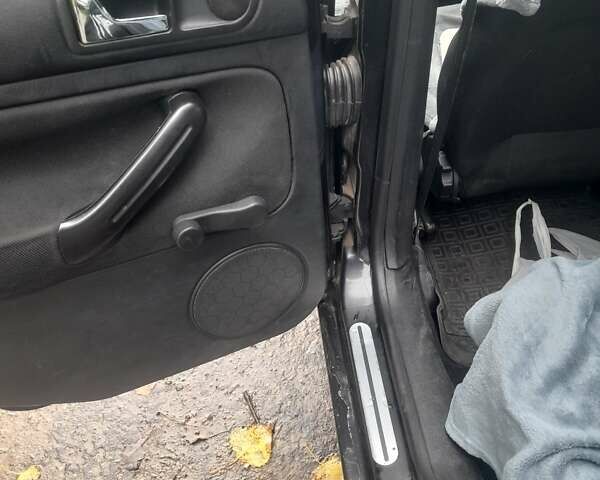 Черный Фольксваген Гольф, объемом двигателя 1.9 л и пробегом 258 тыс. км за 3900 $, фото 10 на Automoto.ua