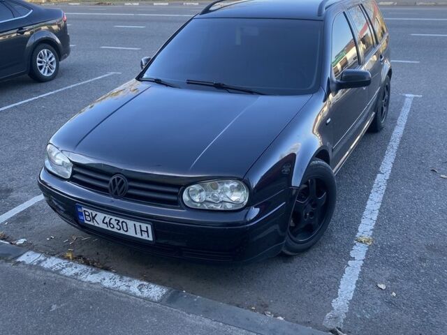 Черный Фольксваген Гольф, объемом двигателя 1.9 л и пробегом 273 тыс. км за 4999 $, фото 1 на Automoto.ua