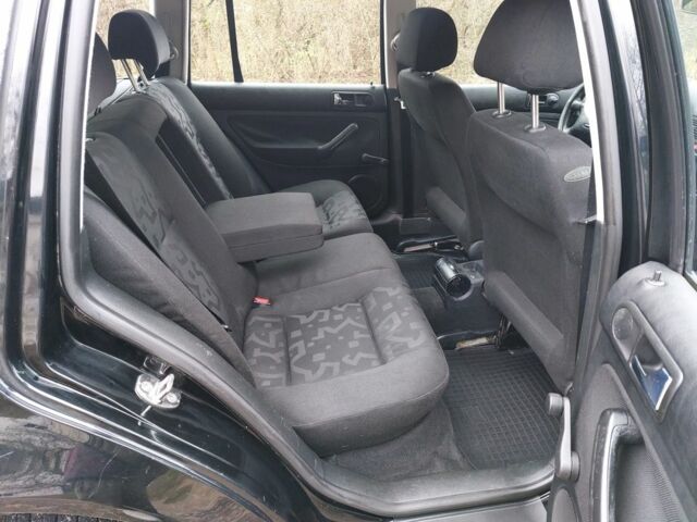 Черный Фольксваген Гольф, объемом двигателя 1.6 л и пробегом 245 тыс. км за 3950 $, фото 17 на Automoto.ua