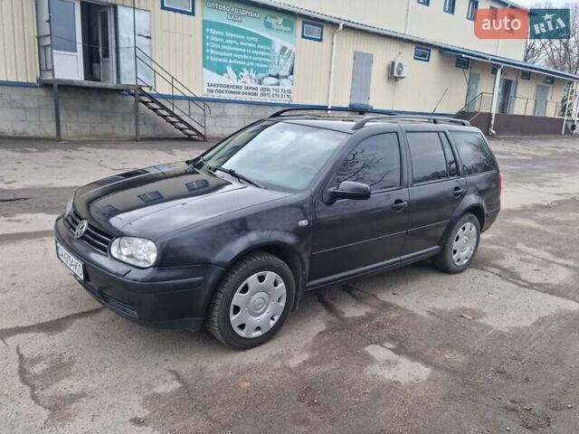 Черный Фольксваген Гольф, объемом двигателя 1.4 л и пробегом 300 тыс. км за 3900 $, фото 2 на Automoto.ua