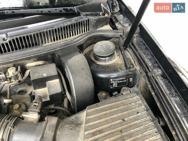 Черный Фольксваген Гольф, объемом двигателя 1.6 л и пробегом 271 тыс. км за 4000 $, фото 11 на Automoto.ua