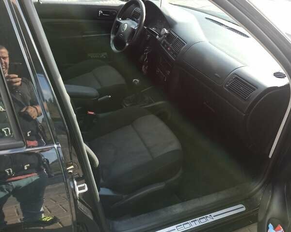 Чорний Фольксваген Гольф, об'ємом двигуна 1.6 л та пробігом 213 тис. км за 4500 $, фото 3 на Automoto.ua