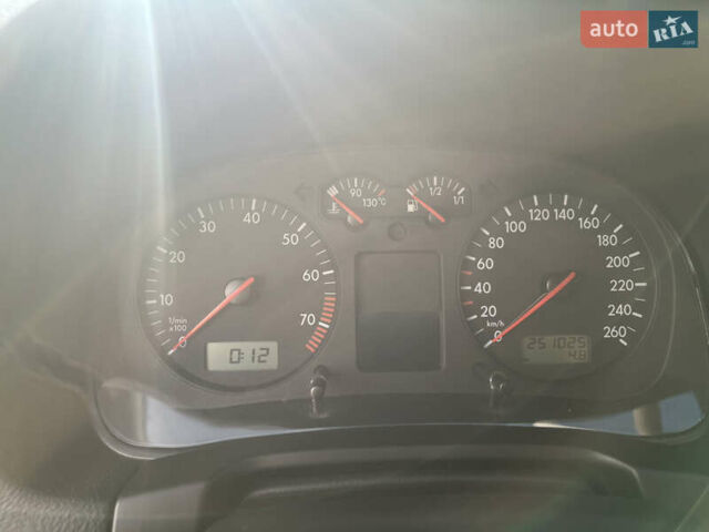 Черный Фольксваген Гольф, объемом двигателя 1.6 л и пробегом 251 тыс. км за 4300 $, фото 11 на Automoto.ua