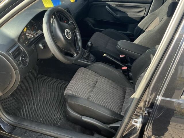 Черный Фольксваген Гольф, объемом двигателя 1.6 л и пробегом 251 тыс. км за 4300 $, фото 15 на Automoto.ua