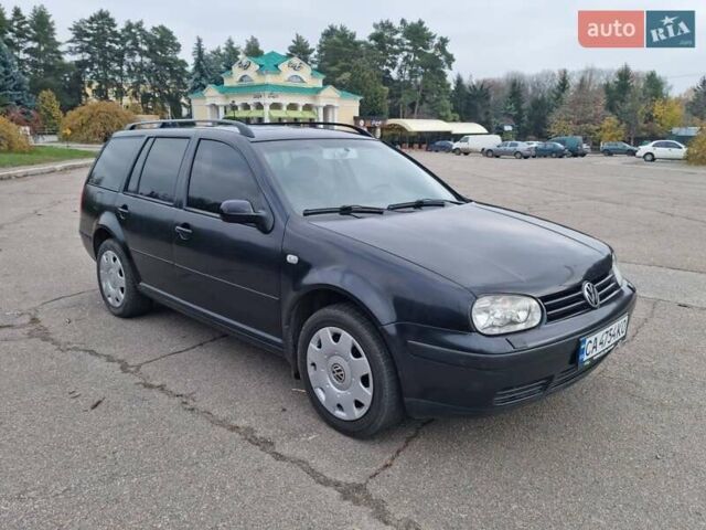 Черный Фольксваген Гольф, объемом двигателя 1.4 л и пробегом 300 тыс. км за 3900 $, фото 1 на Automoto.ua