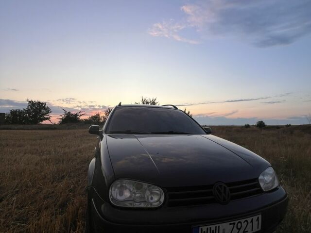 Черный Фольксваген Гольф, объемом двигателя 1.9 л и пробегом 400 тыс. км за 2500 $, фото 1 на Automoto.ua