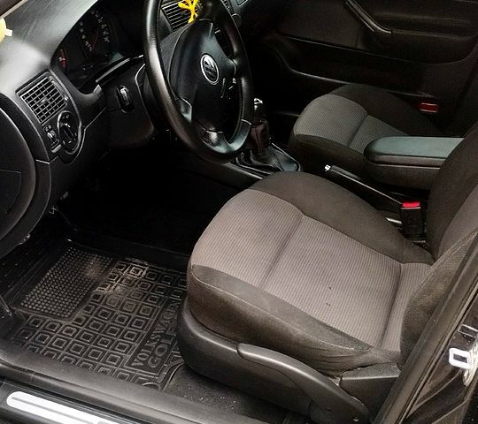 Фольксваген Гольф 2001 в Корсунь-Шевченковском на Automoto.ua Черный Фольксваген Гольф, объемом двигателя 1.6 л и пробегом 240 тыс. км за 4900 $, фото 6 на Automoto.ua