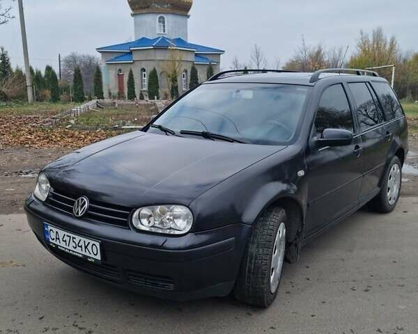 Черный Фольксваген Гольф, объемом двигателя 1.4 л и пробегом 300 тыс. км за 3900 $, фото 7 на Automoto.ua