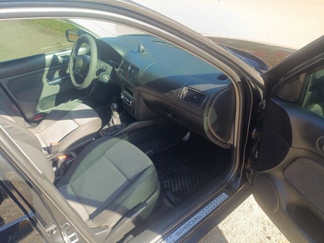 Черный Фольксваген Гольф, объемом двигателя 1.4 л и пробегом 243 тыс. км за 3700 $, фото 6 на Automoto.ua