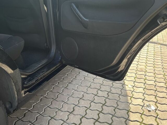 Черный Фольксваген Гольф, объемом двигателя 1.6 л и пробегом 251 тыс. км за 4300 $, фото 6 на Automoto.ua