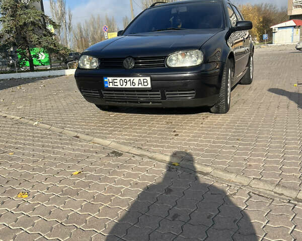 Черный Фольксваген Гольф, объемом двигателя 1.6 л и пробегом 251 тыс. км за 4300 $, фото 1 на Automoto.ua