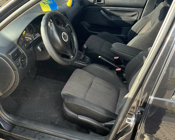 Черный Фольксваген Гольф, объемом двигателя 1.6 л и пробегом 251 тыс. км за 4300 $, фото 9 на Automoto.ua