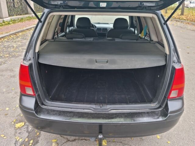 Черный Фольксваген Гольф, объемом двигателя 1.4 л и пробегом 300 тыс. км за 3900 $, фото 6 на Automoto.ua