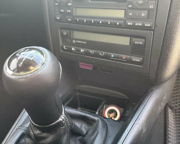 Черный Фольксваген Гольф, объемом двигателя 1.6 л и пробегом 251 тыс. км за 4300 $, фото 12 на Automoto.ua