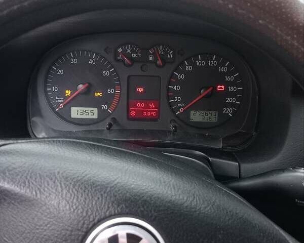 Черный Фольксваген Гольф, объемом двигателя 1.39 л и пробегом 280 тыс. км за 3600 $, фото 5 на Automoto.ua