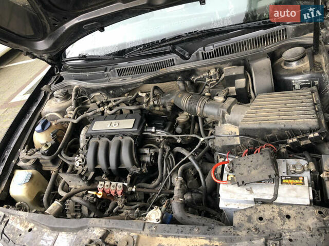 Черный Фольксваген Гольф, объемом двигателя 1.6 л и пробегом 271 тыс. км за 4000 $, фото 9 на Automoto.ua