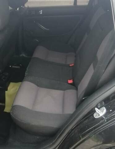 Черный Фольксваген Гольф, объемом двигателя 1.6 л и пробегом 269 тыс. км за 4600 $, фото 28 на Automoto.ua