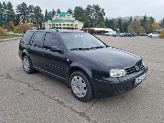 Черный Фольксваген Гольф, объемом двигателя 1.4 л и пробегом 300 тыс. км за 3900 $, фото 2 на Automoto.ua