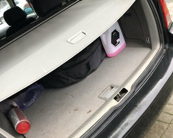 Черный Фольксваген Гольф, объемом двигателя 1.6 л и пробегом 271 тыс. км за 4000 $, фото 7 на Automoto.ua