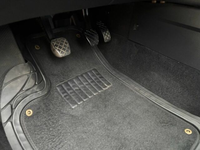 Чорний Фольксваген Гольф, об'ємом двигуна 2 л та пробігом 234 тис. км за 4900 $, фото 19 на Automoto.ua