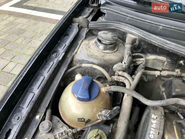 Черный Фольксваген Гольф, объемом двигателя 1.6 л и пробегом 271 тыс. км за 4000 $, фото 12 на Automoto.ua