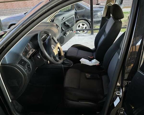 Черный Фольксваген Гольф, объемом двигателя 1.6 л и пробегом 350 тыс. км за 4100 $, фото 8 на Automoto.ua