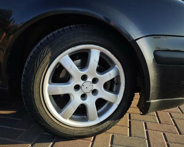 Черный Фольксваген Гольф, объемом двигателя 1.6 л и пробегом 350 тыс. км за 4100 $, фото 6 на Automoto.ua