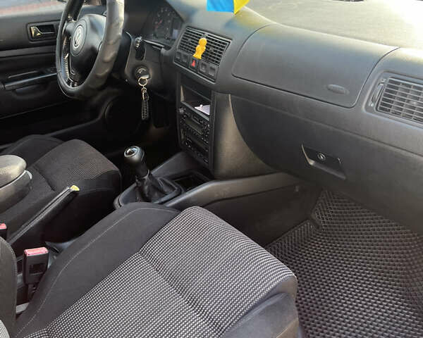 Черный Фольксваген Гольф, объемом двигателя 1.6 л и пробегом 251 тыс. км за 4300 $, фото 17 на Automoto.ua