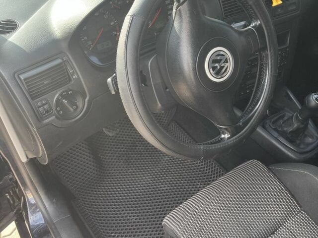 Черный Фольксваген Гольф, объемом двигателя 1.6 л и пробегом 251 тыс. км за 4300 $, фото 14 на Automoto.ua