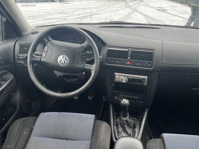 Черный Фольксваген Гольф, объемом двигателя 1.6 л и пробегом 280 тыс. км за 3700 $, фото 5 на Automoto.ua