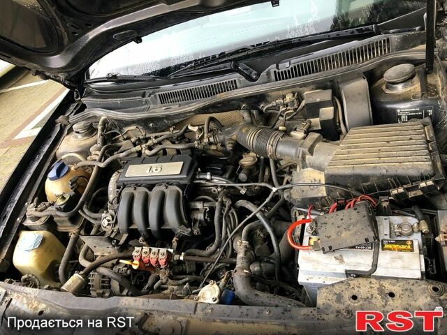 Черный Фольксваген Гольф, объемом двигателя 1.6 л и пробегом 271 тыс. км за 4000 $, фото 3 на Automoto.ua