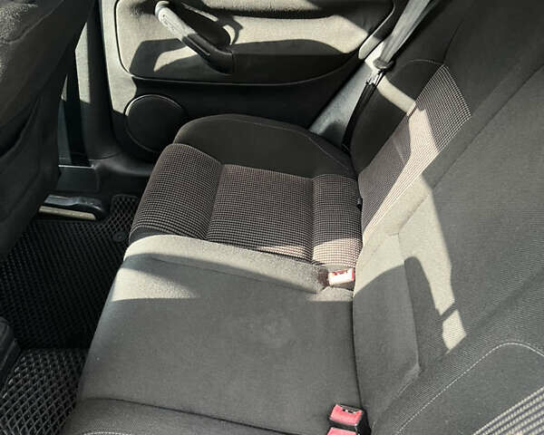 Черный Фольксваген Гольф, объемом двигателя 1.6 л и пробегом 251 тыс. км за 4300 $, фото 14 на Automoto.ua