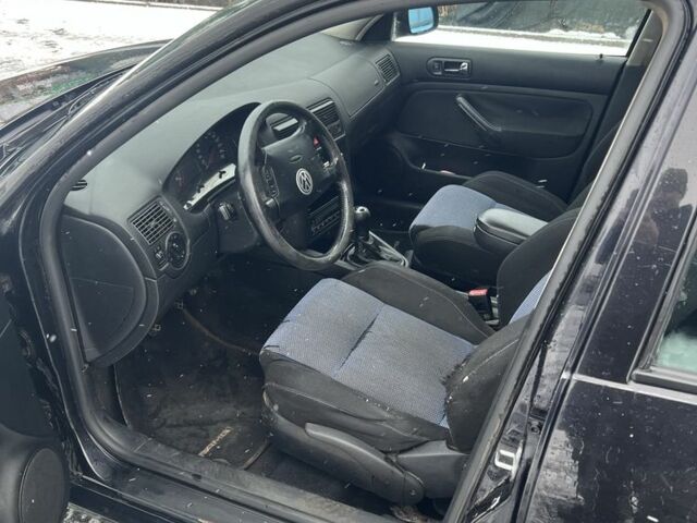 Черный Фольксваген Гольф, объемом двигателя 1.6 л и пробегом 280 тыс. км за 3700 $, фото 13 на Automoto.ua