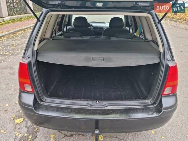 Черный Фольксваген Гольф, объемом двигателя 1.4 л и пробегом 300 тыс. км за 3900 $, фото 5 на Automoto.ua