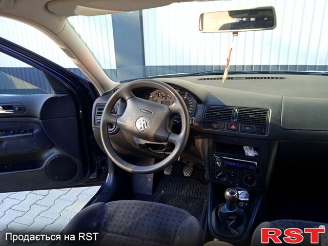 Черный Фольксваген Гольф, объемом двигателя 1.6 л и пробегом 200 тыс. км за 4800 $, фото 5 на Automoto.ua