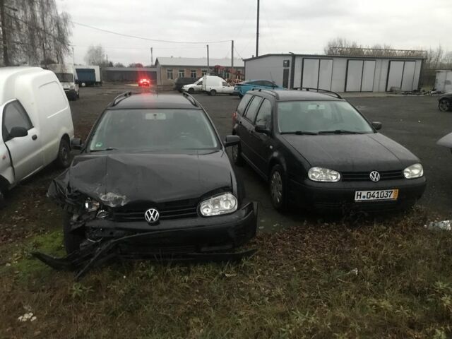 Черный Фольксваген Гольф, объемом двигателя 1.6 л и пробегом 220 тыс. км за 3750 $, фото 1 на Automoto.ua
