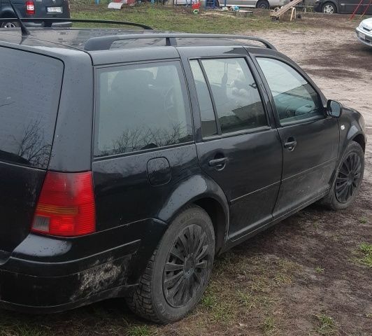 Черный Фольксваген Гольф, объемом двигателя 1.9 л и пробегом 511 тыс. км за 4100 $, фото 3 на Automoto.ua