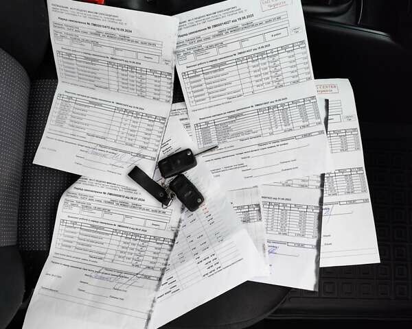 Черный Фольксваген Гольф, объемом двигателя 1.39 л и пробегом 212 тыс. км за 4700 $, фото 25 на Automoto.ua