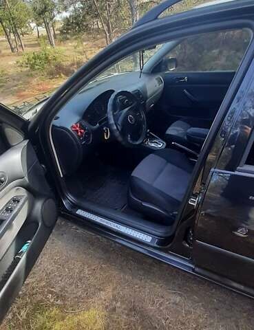 Черный Фольксваген Гольф, объемом двигателя 1.9 л и пробегом 314 тыс. км за 5000 $, фото 6 на Automoto.ua