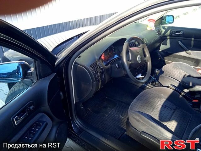 Черный Фольксваген Гольф, объемом двигателя 1.6 л и пробегом 200 тыс. км за 4800 $, фото 3 на Automoto.ua