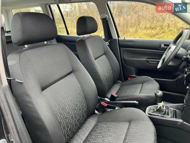 Черный Фольксваген Гольф, объемом двигателя 1.6 л и пробегом 136 тыс. км за 5700 $, фото 24 на Automoto.ua