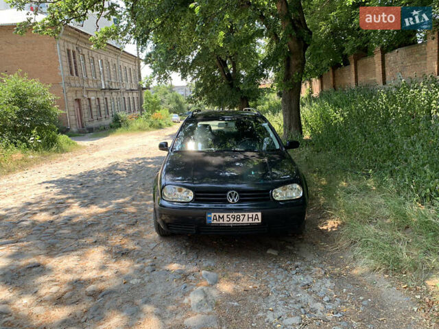 Черный Фольксваген Гольф, объемом двигателя 1.39 л и пробегом 237 тыс. км за 4200 $, фото 1 на Automoto.ua