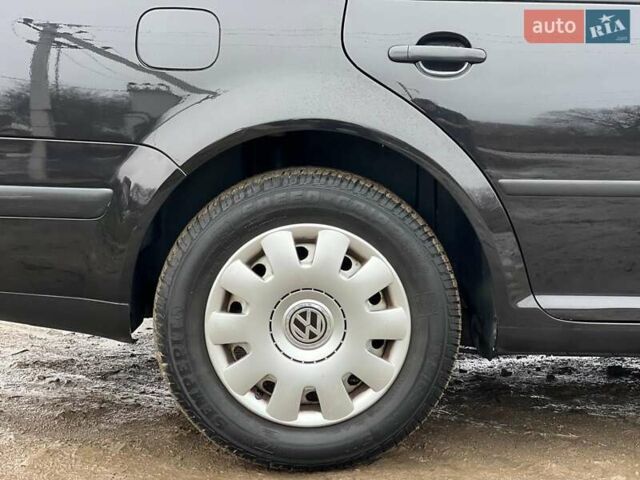 Черный Фольксваген Гольф, объемом двигателя 1.6 л и пробегом 136 тыс. км за 5700 $, фото 58 на Automoto.ua