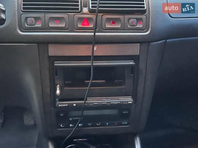 Черный Фольксваген Гольф, объемом двигателя 1.6 л и пробегом 272 тыс. км за 4500 $, фото 20 на Automoto.ua