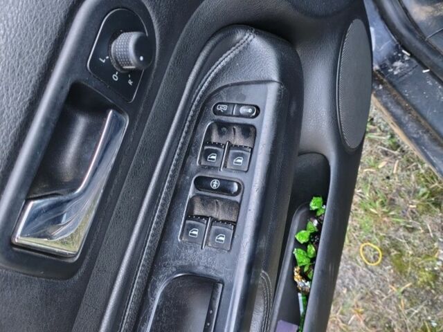 Черный Фольксваген Гольф, объемом двигателя 1.9 л и пробегом 350 тыс. км за 2628 $, фото 3 на Automoto.ua